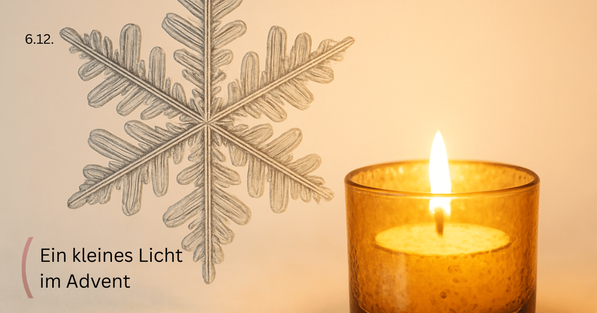 ein warmes kleines Licht im dunklen Umfeld, Platz für Text links