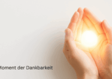 Ein Bild der Reflexion und des Dankes, mit sanfter, wertschätzender Energie. Georg Herbert Wendt hilft Menschen, ihren emotionalen Weg wertschätzend zu betrachten und sich selbst mit mehr Verständnis zu begegnen.